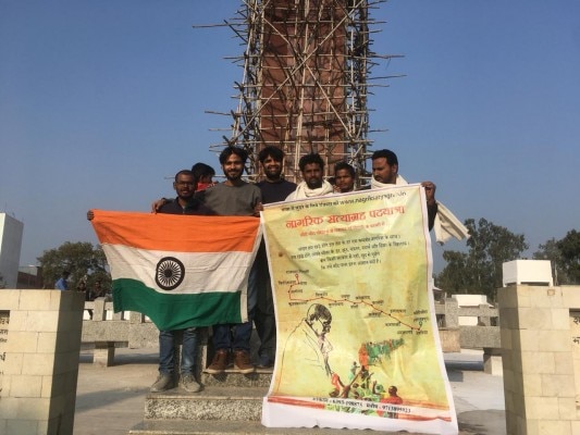 नागरिक सत्याग्रह पदयात्रा पर निकले छात्र Nagrik Satyagrah padyatra
