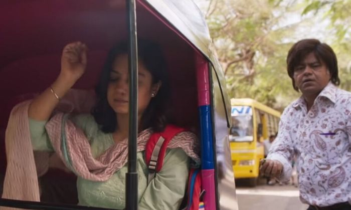 कुछ सीन जितने इंपेक्टफुल हो सकते थे, नहीं हो पाए. जैसे ये सीन जिसमें सुधीर अपनी बेटी को पान पंसद देता है, पर बेटी नहीं लेती. कुछ सीन जितने इंपेक्टफुल हो सकते थे, नहीं हो पाए. जैसे ये सीन जिसमें सुधीर अपनी बेटी को पान पंसद देता है, पर बेटी नहीं लेती.