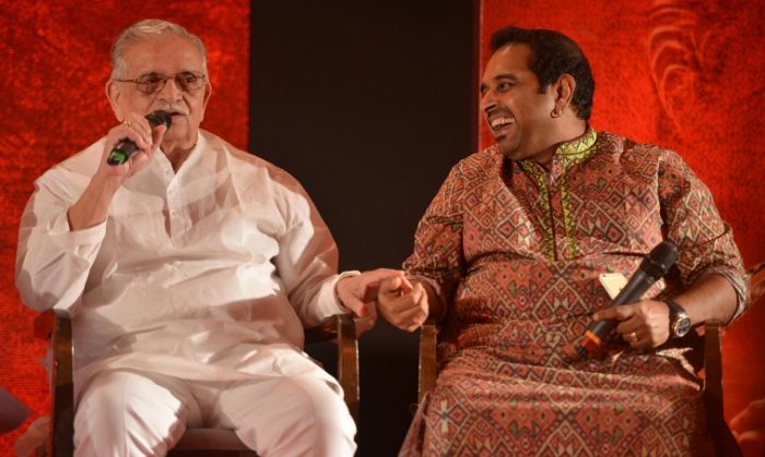 'मिर्ज़िया' के म्यूज़िक लॉन्च के दौरान, एल्बम के गीतकार, गुलज़ार और संगीतकार शंकर महादेवन. 'मिर्ज़िया' के म्यूज़िक लॉन्च के दौरान, एल्बम के गीतकार, गुलज़ार और संगीतकार शंकर महादेवन.