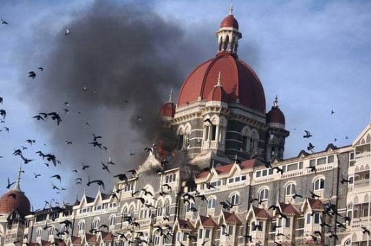 26 नवंबर, 2008 को मुंबई में ताज होटल, ओबेरॉय ट्रायडेंट, छत्रपति शिवाजी टर्मिनस पर हमले हुए थे. फोटो: India Today 26 नवंबर, 2008 को मुंबई में ताज होटल, ओबेरॉय ट्रायडेंट, छत्रपति शिवाजी टर्मिनस पर हमले हुए थे. फोटो: India Today