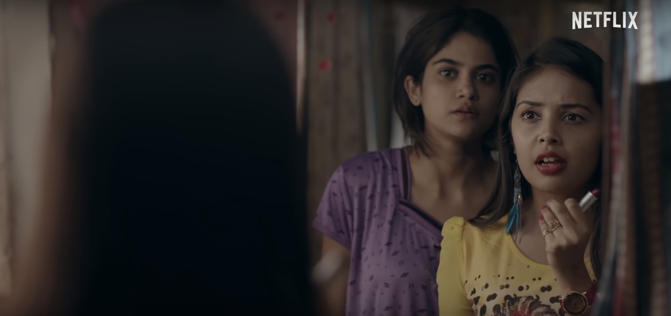 छोटी बहन रूपा के साथ भूमि. भूमि के मेकअप वाले सलाह पर रूपा कहती है, अब तू बताएगी मेक अप कैसे करते हैं. छोटी बहन रूपा के साथ भूमि. भूमि के मेकअप वाले सलाह पर रूपा कहती है, अब तू बताएगी मेक अप कैसे करते हैं.