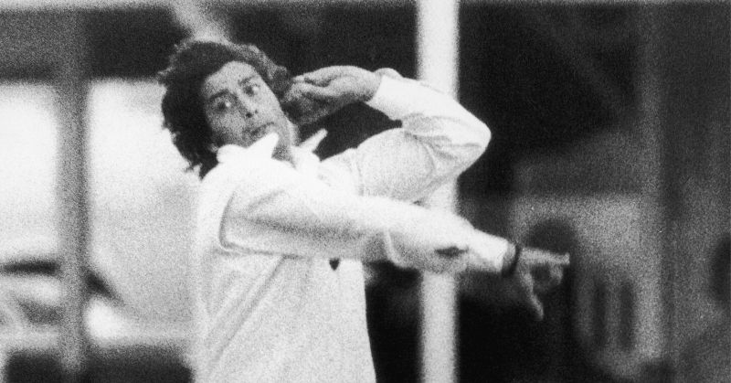 Bowling करते हुए गरीबों के गैरी सोबर्स Eknath Solkar (गेटी) Eknath Solkar Bowling 800