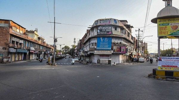कश्मीर से कन्याकुमारी, गुजरात से असम. सब सूना है. फोटो: PTI कश्मीर से कन्याकुमारी, गुजरात से असम. सब सूना है. फोटो: PTI