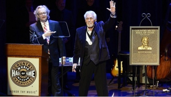 2013 में कैनी रॉजर्स 'कंट्री म्यूज़िक हॉल ऑफ़ फेम' में दाखिल किए गए Kenny Country Music Hall Of Fame