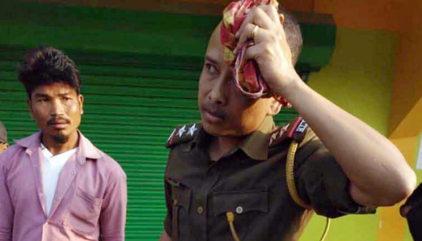 मेघालय में माहौल बिगड़ता जा रहा है. पुलिस भी हिंसा की शिकार हो रही है. (फोटो- ANI) Meghalaya 22