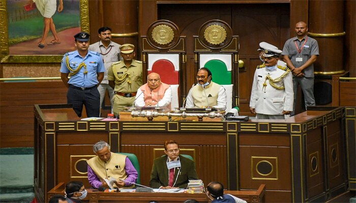 एमपी विधानसभा में कुल 230 सीटें हैं. लेकिन दो विधायकों के बाद अभी कुल संख्याबल 228 है. एमपी विधानसभा में कुल 230 सीटें हैं. लेकिन दो विधायकों के बाद अभी कुल संख्याबल 228 है.