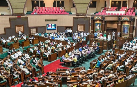 16 मार्च को मध्य प्रदेश विधानसभा के बजट सत्र के पहले दिन स्पीकर ने सदन 26 मार्च तक स्थगित कर दिया था. फोटो: India Today 16 मार्च को मध्य प्रदेश विधानसभा के बजट सत्र के पहले दिन स्पीकर ने सदन 26 मार्च तक स्थगित कर दिया था. फोटो: India Today