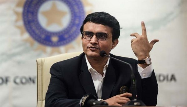 बीसीसीआई प्रेसीडेंट सौरव गांगुली टीम इंडिया के लिए खेलने वाले प्लेयर्स को घरेलू क्रिकेट में खेलने से बचाते रहे हैं. (Photo: PTI) Saurav Ganguly