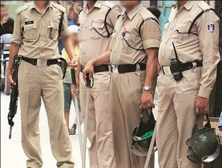 भोपाल पुलिस का कहना है कि इस क्लीनिक के बारे में किसी ने नाम ना बताने की शर्त पर शिकायत की थी उसके बाद पुलिस ने छापा मारा (तस्वीर इंडिया टुडे) भोपाल पुलिस का कहना है कि इस क्लीनिक के बारे में किसी ने नाम ना बताने की शर्त पर शिकायत की थी उसके बाद पुलिस ने छापा मारा (तस्वीर इंडिया टुडे)
