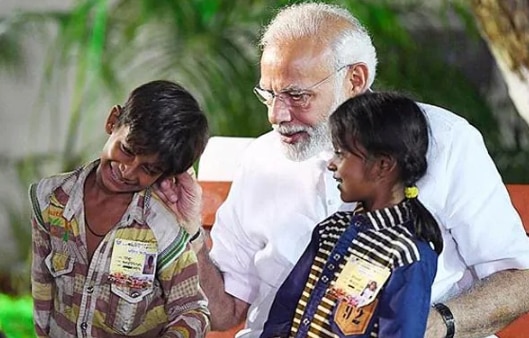 मोदी ऐसे छोटे छोटे लेकिन संदेशपरक ऐक्शन भी TikTok पर ठेल दें तो जनता अमृत समझकर आंखों से पिएगी (तस्वीर PTI) मोदी ऐसे छोटे छोटे लेकिन संदेशपरक ऐक्शन भी TikTok पर ठेल दें तो जनता अमृत समझकर आंखों से पिएगी (तस्वीर PTI)