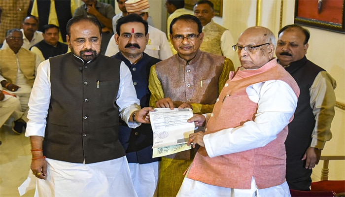 एमपी के राज्यपाल लालजी टंडन के साथ शिवराज सिंह चौहान. एमपी के राज्यपाल लालजी टंडन के साथ शिवराज सिंह चौहान.