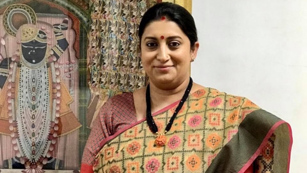 बढ़ते वज़न की वजह से उन्हें 'हट्टी-कट्टी गाय' भी कहा गया. फोटो- फेसबुक Smriti Irani