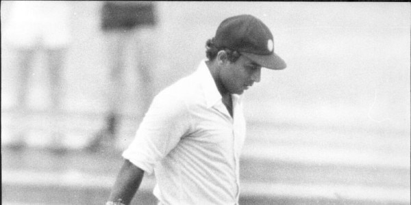 Out होकर पैवेलियन की तरफ जाते Sunil Gavaskar (गेटी, फाइल) Sunil Gavaskar Walking 800