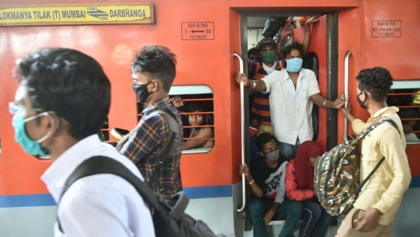 कोरोना वायरस की वजह से देशभर में हर तरह की ट्रेनों को कैंसिल कर दिया गया है. 31 मार्च तक के लिए (फाइल फोटो) कोरोना वायरस की वजह से देशभर में हर तरह की ट्रेनों को कैंसिल कर दिया गया है. 31 मार्च तक के लिए (फाइल फोटो)