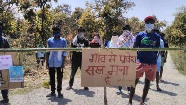 लॉकडाउन के बाद कई गांवों ने बाहरी लोगों के आने पर रोक लगा दी है. (सांकेतिक तस्वीर) लॉकडाउन के बाद कई गांवों ने बाहरी लोगों के आने पर रोक लगा दी है. (सांकेतिक तस्वीर)