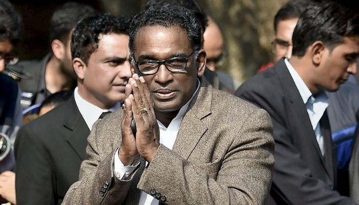 जस्टिस चेलमेश्वर अभी आंध्र प्रदेश में गांव में रहते हैं. बाकी समय कॉलेज-यूनिवर्सिटी में लेक्चर देते हैं. जस्टिस चेलमेश्वर अभी आंध्र प्रदेश में गांव में रहते हैं. बाकी समय कॉलेज-यूनिवर्सिटी में लेक्चर देते हैं.