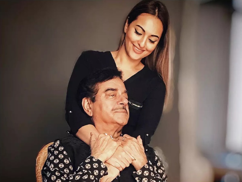 बिटिया सोनाक्षी के साथ 'शॉटगन' शत्रुघ्न सिन्हा. बिटिया सोनाक्षी के साथ 'शॉटगन' शत्रुघ्न सिन्हा.