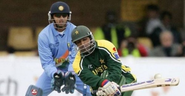 कीपिंग करते हुए राहुल द्रविड़. Dravid Keeping