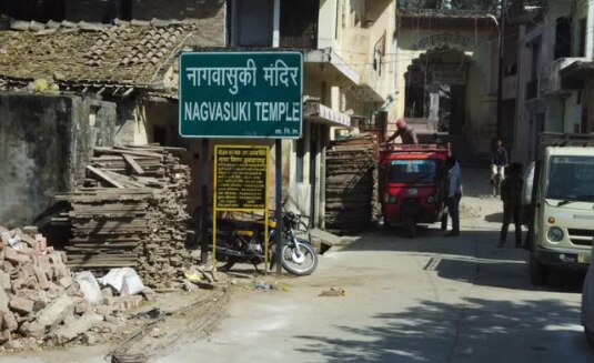 इलाहाबाद के दारागंज में जब शाम आती है तो बाक़ी जगहों से छुट्टी लेकर आती है. बकैतों और बकैतियों का धन्य धाम है दारागंज इलाहाबाद के दारागंज में जब शाम आती है तो बाक़ी जगहों से छुट्टी लेकर आती है. बकैतों और बकैतियों का धन्य धाम है दारागंज