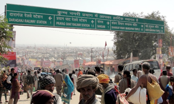 ये इलाहाबाद यूपी के पढ़वैइयों की मायानगरी है. ताक़त हासिल करने की लड़ाई में बोरिया भर चावल और सुबह भिगोये हुए चने के दम पर विश्व युद्ध भी जीत सकता है इलाहाबादी छात्र ये इलाहाबाद यूपी के पढ़वैइयों की मायानगरी है. ताक़त हासिल करने की लड़ाई में बोरिया भर चावल और सुबह भिगोये हुए चने के दम पर विश्व युद्ध भी जीत सकता है इलाहाबादी छात्र