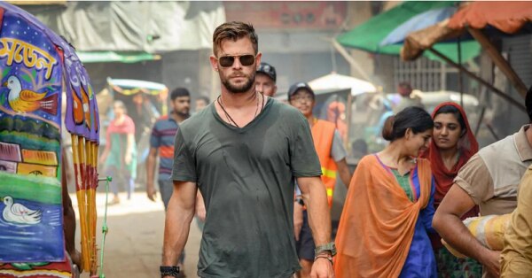 'एक्सट्रैक्शन' की फर्स्ट लुक Extraction Photo