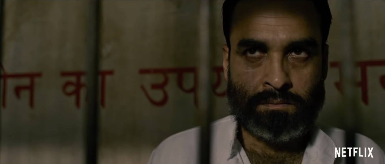 फिल्म के एक सीन में इंडियन ड्रग लॉर्ड के रोल में पंकज त्रिपाठी. फिल्म के एक सीन में इंडियन ड्रग लॉर्ड के रोल में पंकज त्रिपाठी.