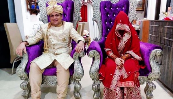 हैदराबाद के नजफ़ और फरिया जिन्होंने ऑनलाइन निकाह पढ़ा. (तस्वीर साभार: इंडियन एक्सप्रेस) Hyd Wedding
