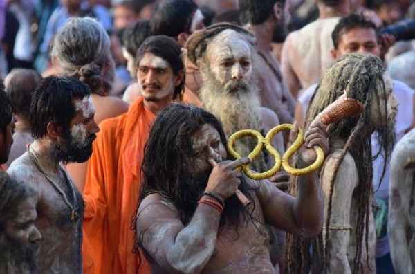 जूना अखाड़ा के नागा साधु. (तस्वीर: जूना अखाड़ा का फेसबुक पेज) Juna