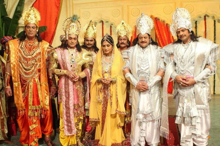 'महाभारत' के एक सीन में पांडव और द्रौपदी. 'महाभारत' के एक सीन में पांडव और द्रौपदी.