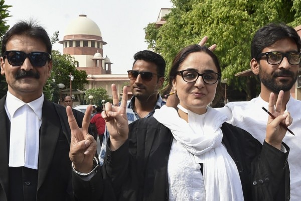 दीपिका सिंह राजावत पर आरोप लगाए गए कि उन्होंने कठुआ केस सिर्फ अपनी पब्लिसिटी के लिए लिया, और परिवार को अकेला छोड़ दिया. (तस्वीर: PTI) Kathua Gang Rape And Murder Case