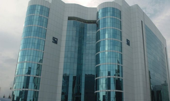 SEBI, शेयर-डिबेंचर्स के लिए वही है, जो इंश्योरेंस के लिए IRDA, बैंक्स के लिए RBI. SEBI, शेयर-डिबेंचर्स के लिए वही है, जो इंश्योरेंस के लिए IRDA, बैंक्स के लिए RBI.