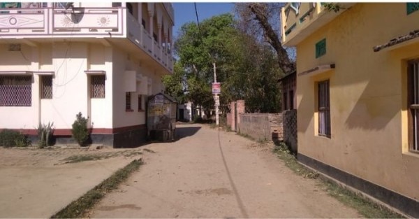गांव के एक टोले की हालत. शाम को यहां सब गुलजार रहता था. तस्वीर- संजय जी से प्राप्त हुई गांव के एक टोले की हालत. शाम को यहां सब गुलजार रहता था. तस्वीर- संजय जी से प्राप्त हुई