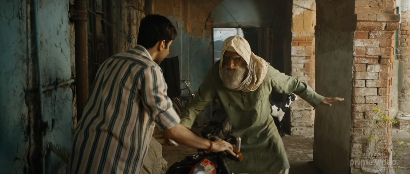 पार्किंग चार्ज मांगने पर मिर्ज़ा को मोपेड से ठोकनेे की धमकी देता बांके. पार्किंग चार्ज मांगने पर मिर्ज़ा को मोपेड से ठोकनेे की धमकी देता बांके.