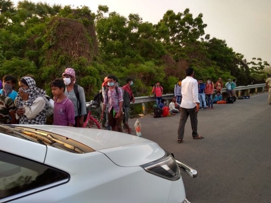 चीफ सेक्रेटरी के दखल के बादमजदूर ट्रेनों से अपने घर जा सकेंगे. चीफ सेक्रेटरी के दखल के बाद मजदूर ट्रेनों से अपने घर जा सकेंगे.