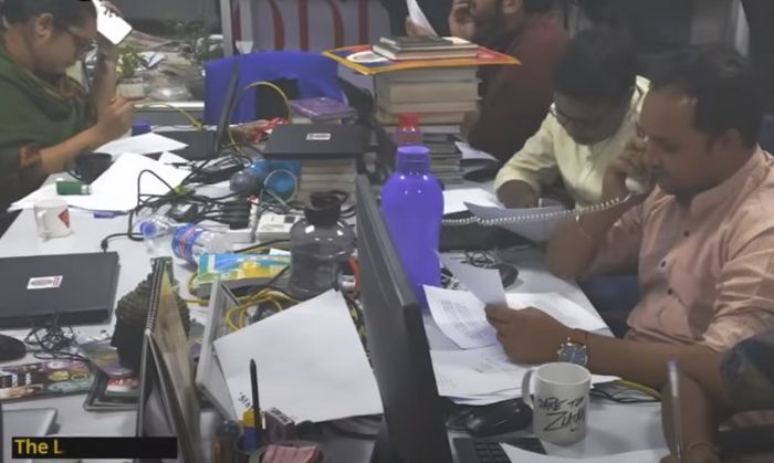 संवेदनाएं स्थगित कर सकें, ऐसे अभिशप्त लोग कम होते हैं. संवेदनाएं स्थगित कर सकें, ऐसे अभिशप्त लोग कम होते हैं.