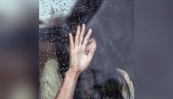 लड़की की उम्र 19 साल बताई गई है. (सांकेतिक तस्वीर: Pixabay) Girl 690327 1920 700x400