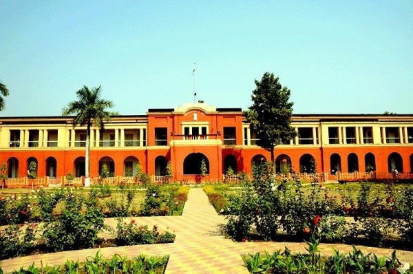 प्रभात ने आईआईटी धनबाद से पेट्रोलियम इंजीनियरिंग की. Iit Dhanbad