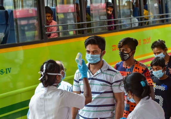 बस में यात्रा करने वाले यात्रियों की थर्मल स्कैनिंग को अनिवार्य करने की सलाह दी गई है. (फाइल फोटो) बस में यात्रा करने वाले यात्रियों की थर्मल स्कैनिंग को अनिवार्य करने की सलाह दी गई है. (फाइल फोटो)