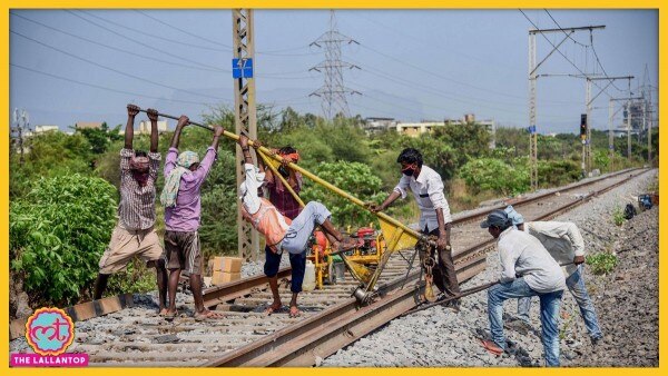 लॉकडाउन के दौरान पटरियों की मरम्मत में जुटे रेलवे कर्मचारी. (Photo: PTI) लॉकडाउन के दौरान पटरियों की मरम्मत में जुटे रेलवे कर्मचारी. (Photo: PTI)