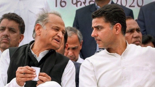 अशोक गहलोत और सचिन पायलट. राजस्थान में विधानसभा चुनाव में जीत के बाद ही टशन शुरू हो गया था. अशोक गहलोत और सचिन पायलट. राजस्थान में विधानसभा चुनाव में जीत के बाद ही टशन शुरू हो गया था.