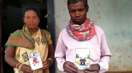 शहीद चंद्रकांत के माता-पिता. (तस्वीर: मोहम्मद सूफियान/इंडिया टुडे) Chandrakant Parents