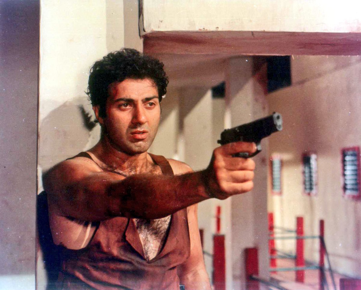 'घायल' आउट एंड एक्शन फिल्म थी. इसमें सनी एक बॉक्सर का रोल किया था, बाद में उन्होंने ऐसा ही एक किरदार फिल्म 'अपने' में निभाया. 'घायल' आउट एंड एक्शन फिल्म थी. इसमें सनी एक बॉक्सर का रोल किया था, बाद में उन्होंने ऐसा ही एक किरदार फिल्म 'अपने' में निभाया.