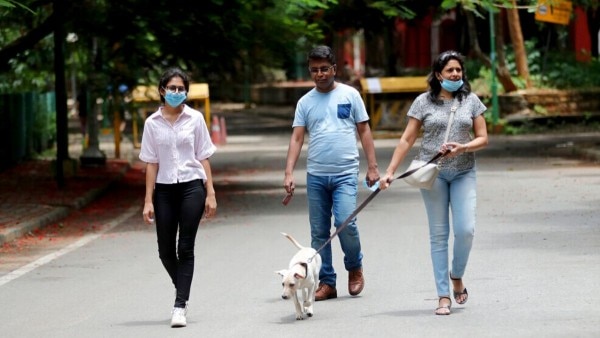 भारत में 25 मार्च को लॉकडाउन हुआ था. लेकिन अब इसे खोला जा रहा है. हालांकि कोरोना के मामले तेजी से बढ़ रहे हैं. ऐसे में कई राज्यों ने लॉकडाउन आगे बढ़ाया है. भारत में 25 मार्च को लॉकडाउन हुआ था. लेकिन अब इसे खोला जा रहा है. हालांकि कोरोना के मामले तेजी से बढ़ रहे हैं. ऐसे में कई राज्यों ने लॉकडाउन आगे बढ़ाया है.