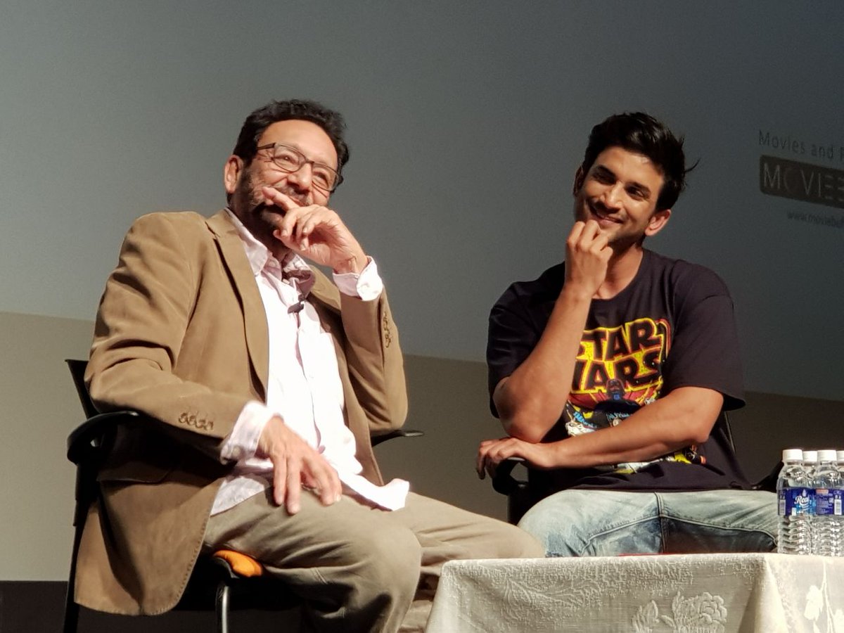IFFI (इंटरनेशनल फिल्म फेस्टिवल ऑफ इंडिया) 2017 के दौरान एक इवेंट में बातचीत करते सुशांत और शेखर. IFFI (इंटरनेशनल फिल्म फेस्टिवल ऑफ इंडिया) 2017 के दौरान एक इवेंट में बातचीत करते सुशांत और शेखर.