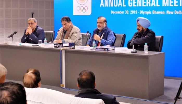 फाइल फोटो- Indian Olympic Association की सालाना जनरल मीटिंग की अध्यक्षता करते Narinder Batra (टीम इंडिया से साभार) Narinder Batra Ioa Agm 700