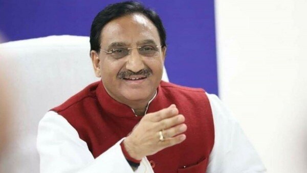 उत्तराखंड के पूर्व सीएम रमेश पोखरियाल निशंक पर भी हाई कोर्ट ने कंटेंप्ट का संज्ञान लिया था. Ramesh Pokhariyal Nishank (1)
