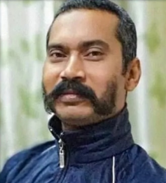 चार्जशीट में कहा गया कि हेड कॉन्स्टेबल रतन लाल (फोटो में) पर हमला हुआ. उन्हें काफी चोट आई. रतन लाल को गोली भी लगी थी. रतन लाल की इलाज के दौरान ही मौत हो गई. फोटो: India Today चार्जशीट में कहा गया कि हेड कॉन्स्टेबल रतन लाल (फोटो में) पर हमला हुआ. उन्हें काफी चोट आई. रतन लाल को गोली भी लगी थी. रतन लाल की इलाज के दौरान ही मौत हो गई. फोटो: India Today