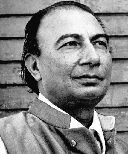 साहिर लुधियानवी ने बाद को एक से बढ़कर एक गाने लिखे. साहिर लुधियानवी ने बाद को एक से बढ़कर एक गाने लिखे.