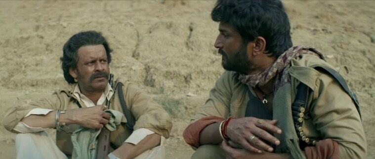 'सोनचिड़िया' के सेट पर मनोज बाजपेयी से बात करते सुशांत सिंह राजपूत. 'सोनचिड़िया' के सेट पर मनोज बाजपेयी से बात करते सुशांत सिंह राजपूत.
