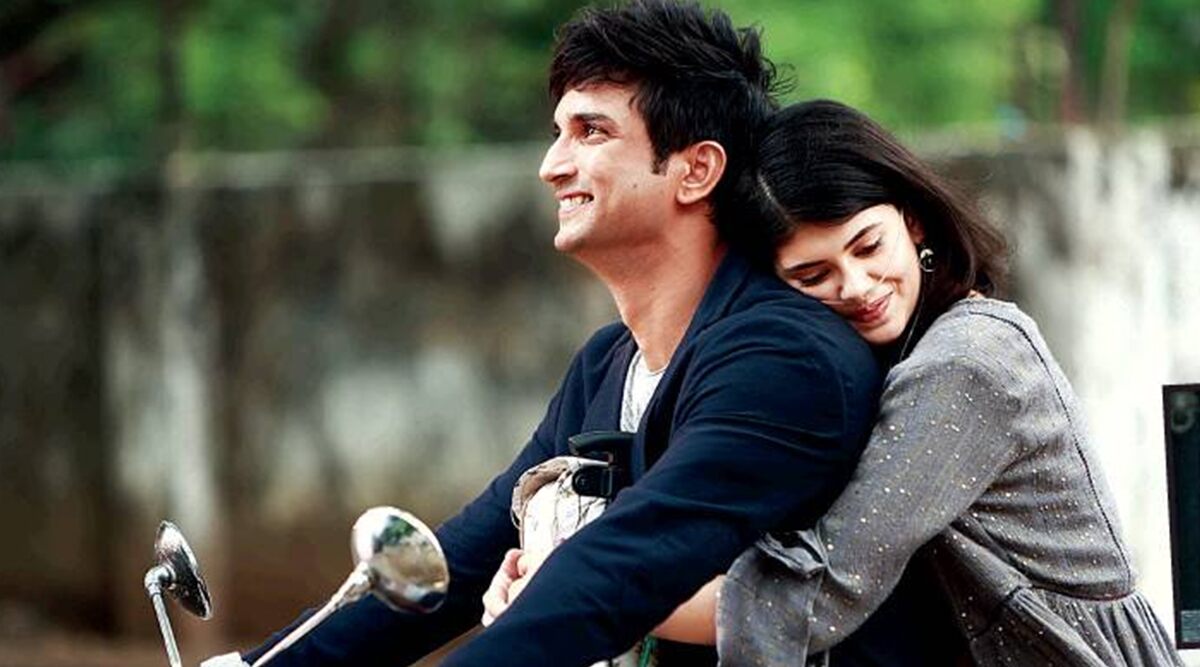 मुकेश छाबड़ा डायरेक्टेड फिल्म 'दिल बेचारा' के एक सीन में सुशांत और संजना. पहले इस फिल्म का नाम 'किज़ी और मैनी' था. मुकेश छाबड़ा डायरेक्टेड फिल्म 'दिल बेचारा' के एक सीन में सुशांत और संजना. पहले इस फिल्म का नाम 'किज़ी और मैनी' था.